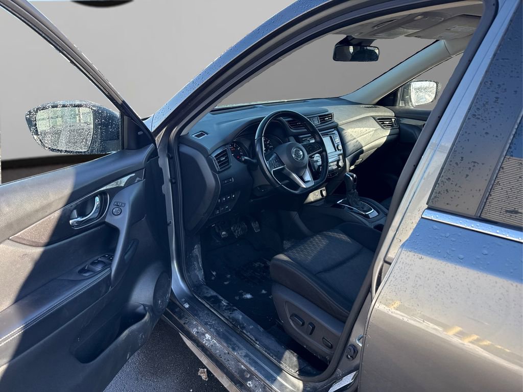Used 2020 Nissan Rogue SV image 9