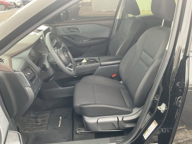 Used 2023 Nissan Rogue S image 10