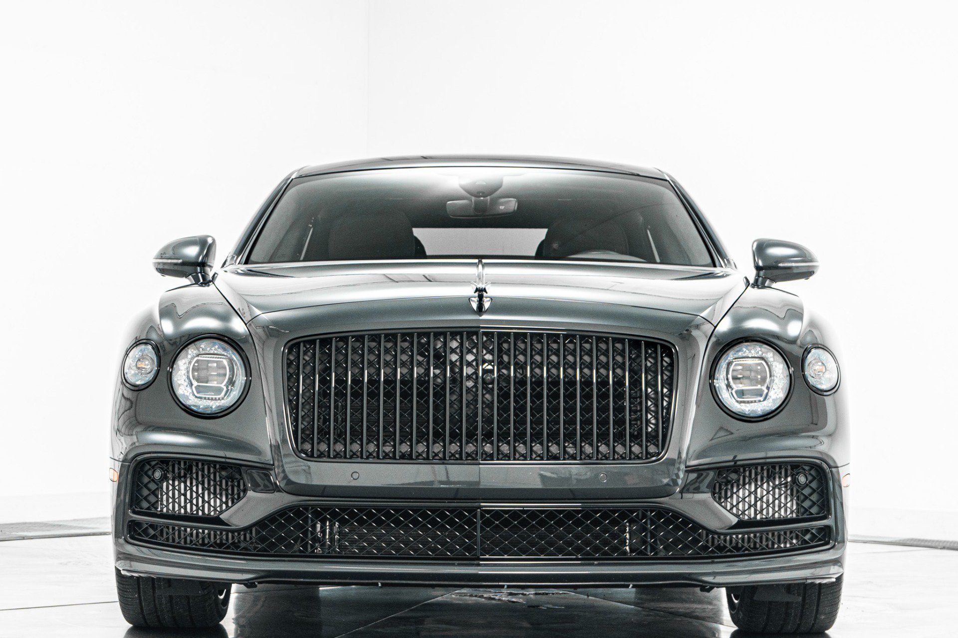 Used 2024 Bentley Flying Spur V8 AWD/4WD image 4