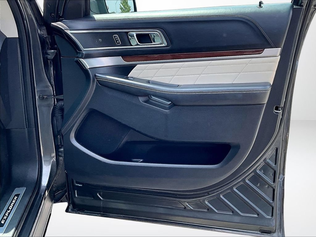 Used 2017 Ford Explorer Platinum AWD/4WD image 25