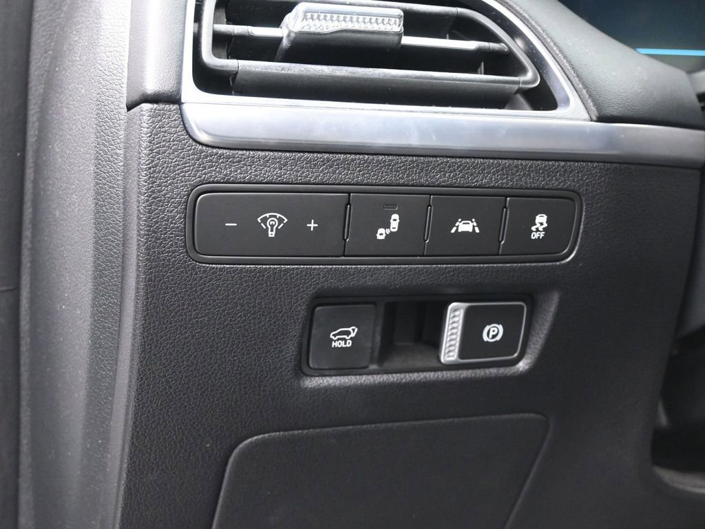 Used 2021 Hyundai Palisade Limited w/ Winter Package image 15