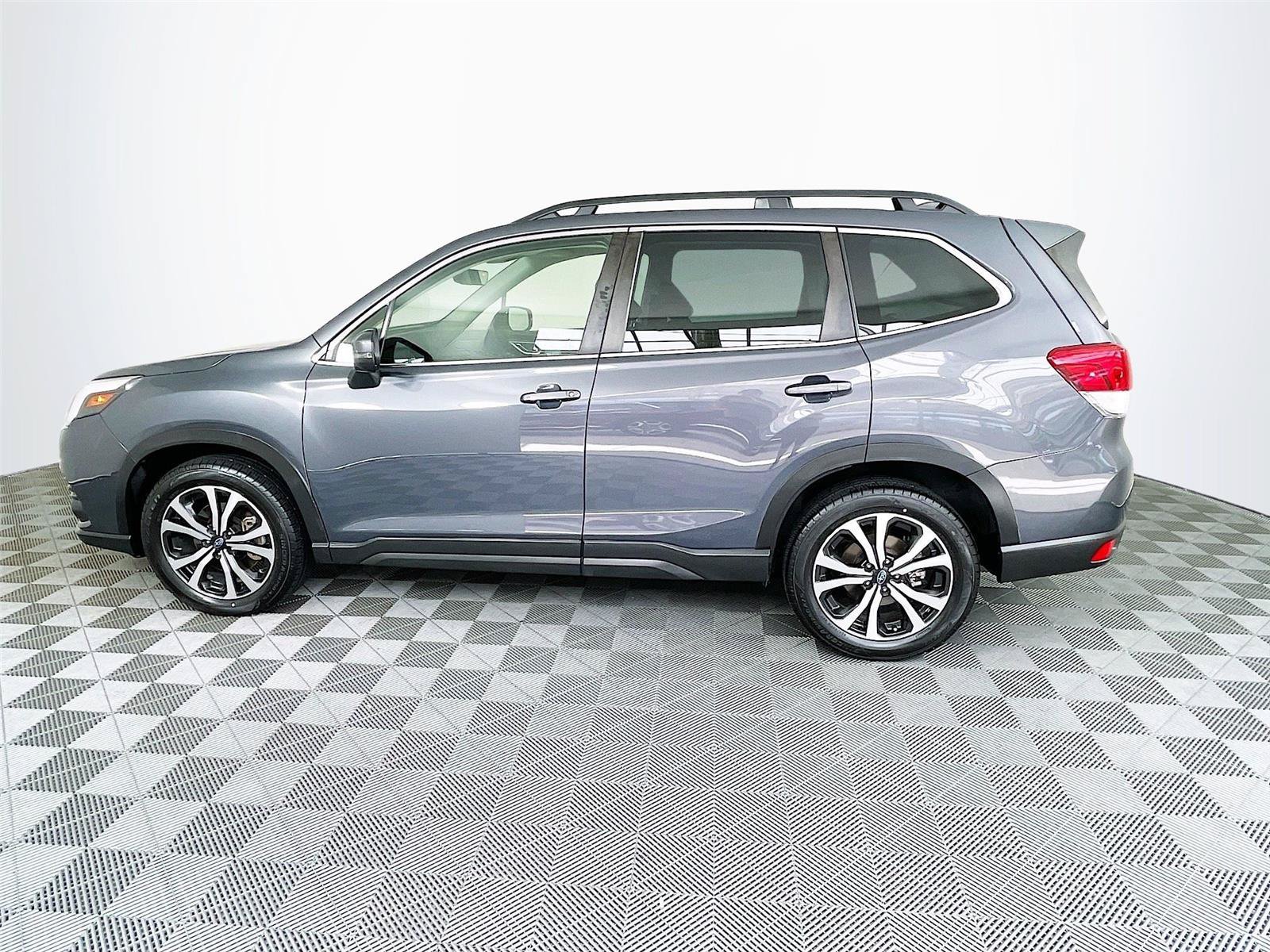Used 2023 Subaru Forester Limited AWD/4WD image 4