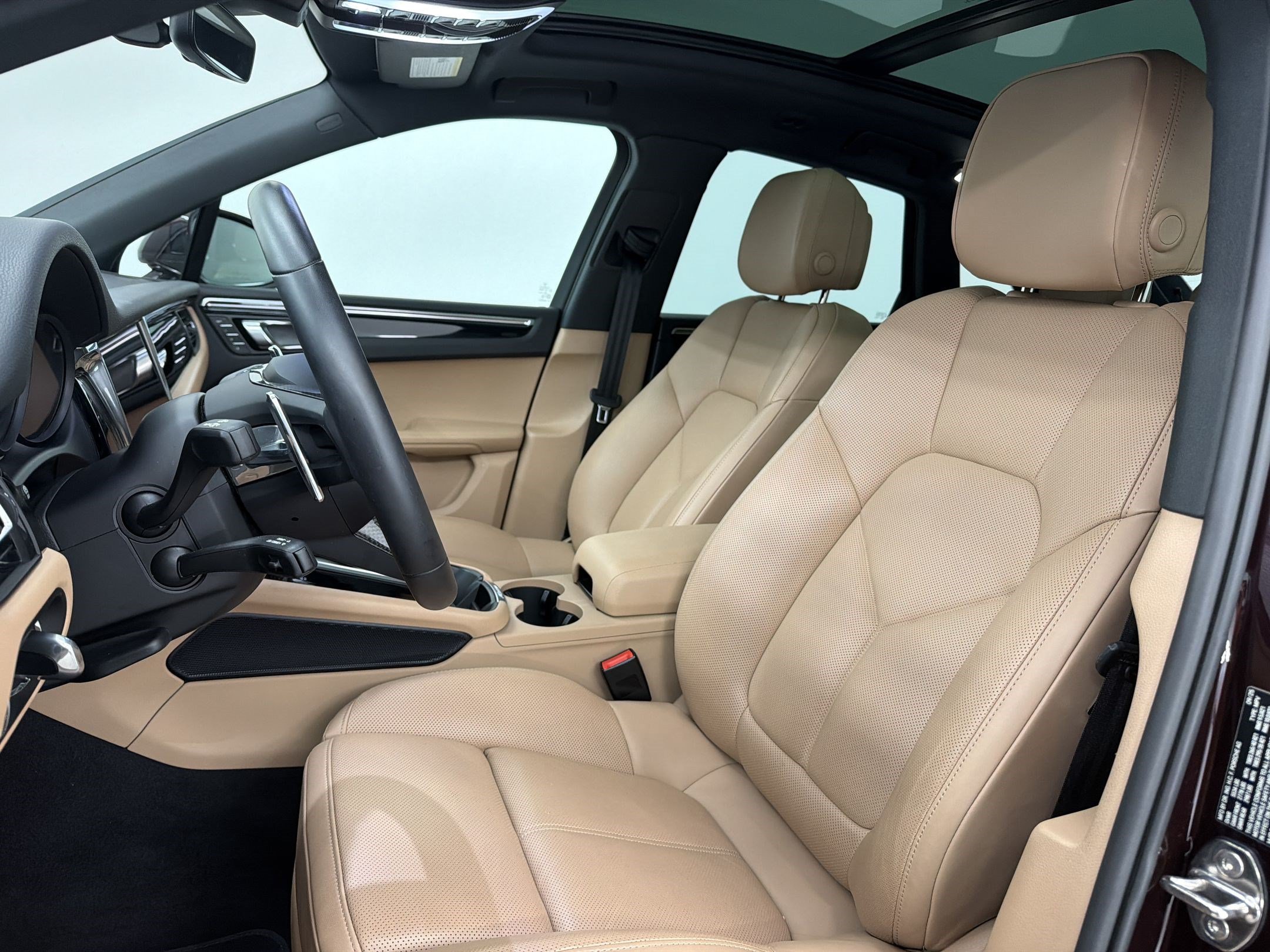 Used 2026 Porsche Macan AWD/4WD image 26