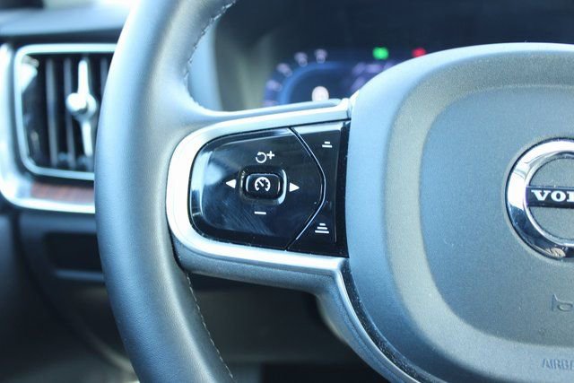 Used 2025 Volvo V60 B5 Cross Country Plus image 26