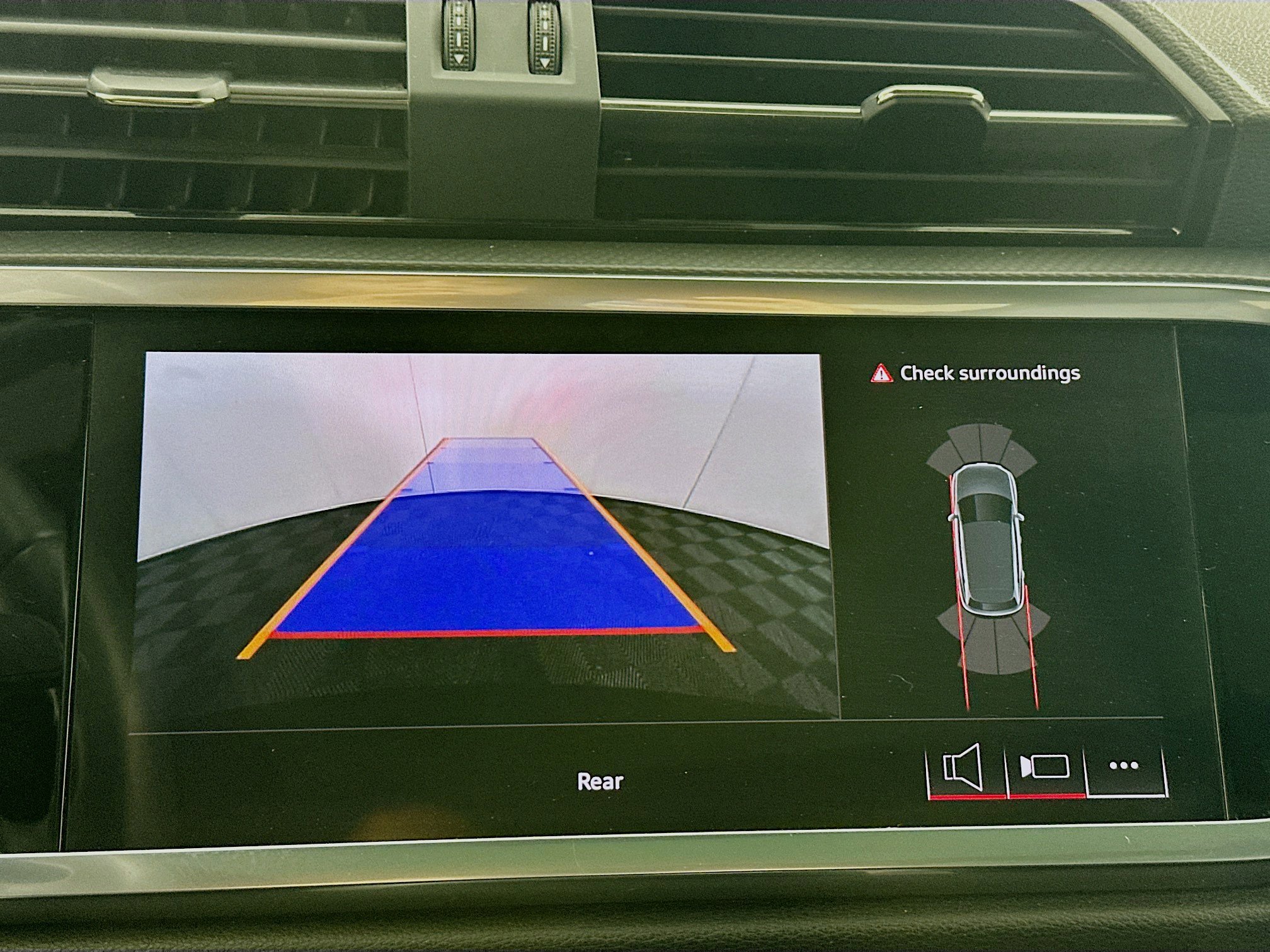 Used 2025 Audi Q3 2.0T Premium image 19