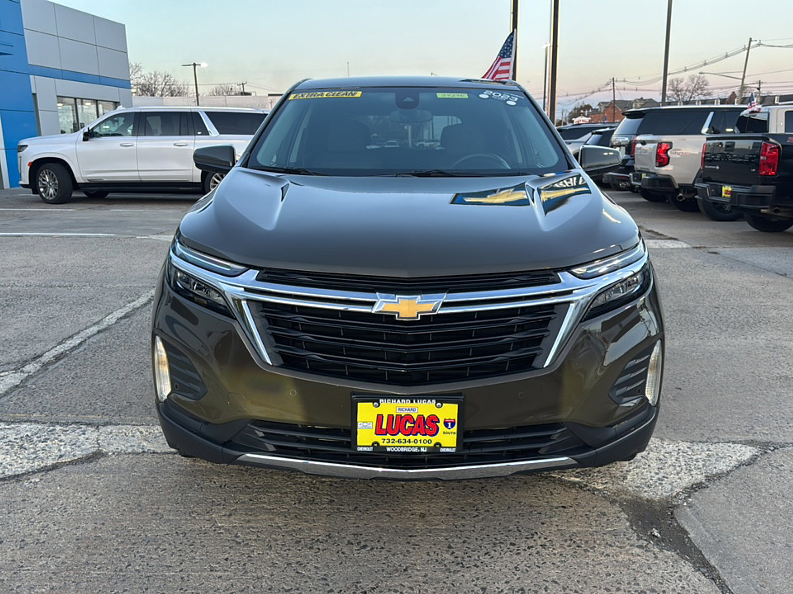 Used 2023 Chevrolet Equinox LT image 3