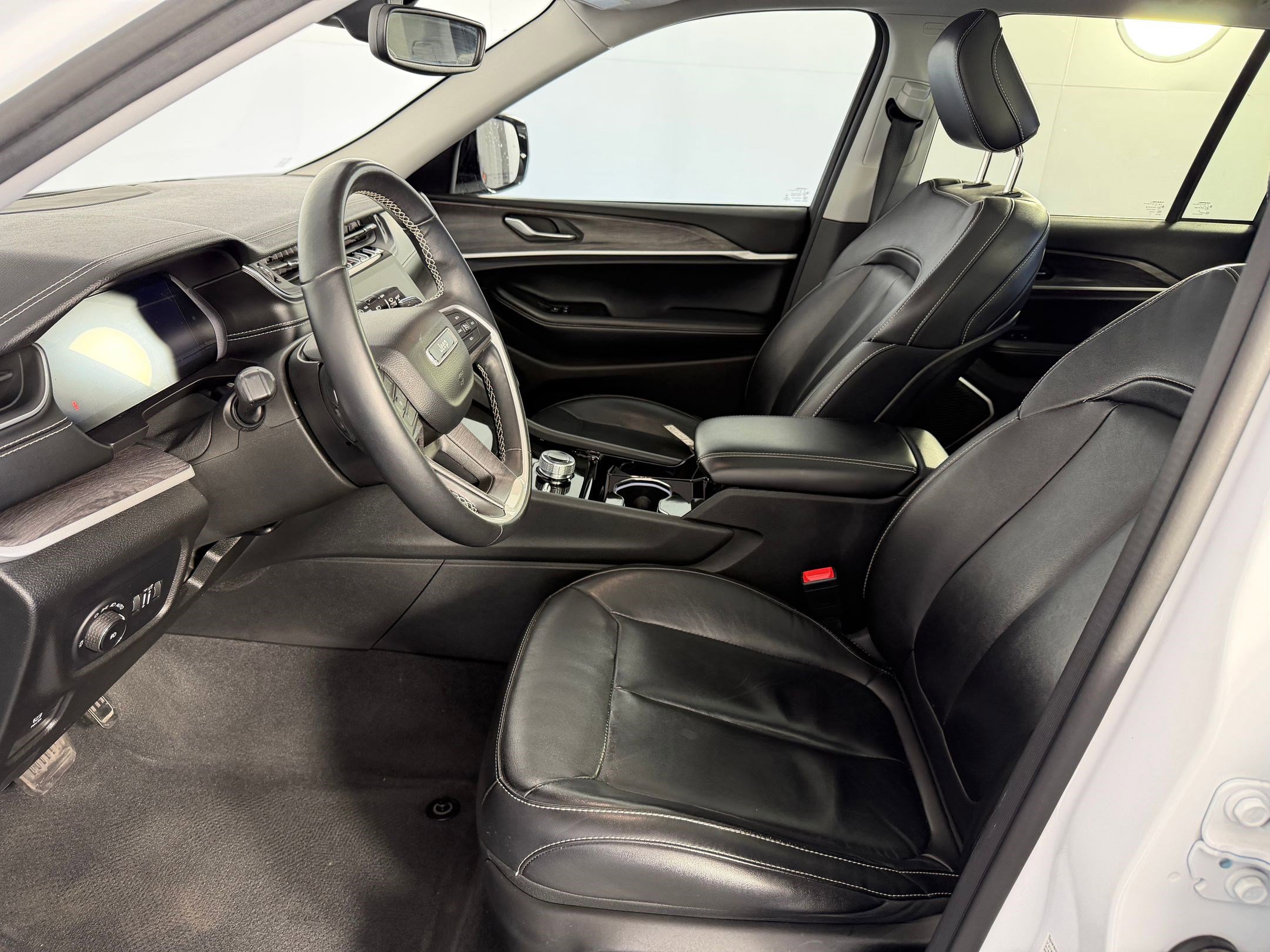 Used 2022 Jeep Grand Cherokee Limited image 5