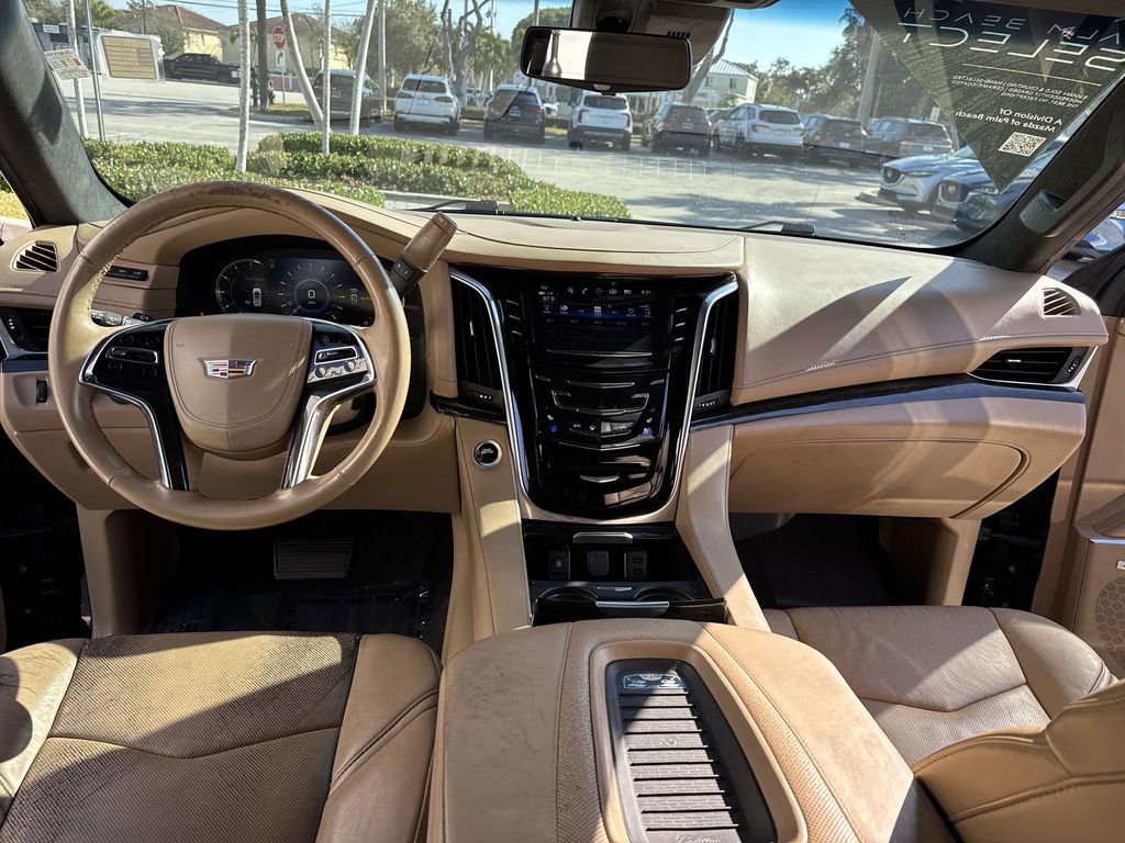 Used 2019 Cadillac Escalade Platinum w/ Escalade Sport Edition image 36