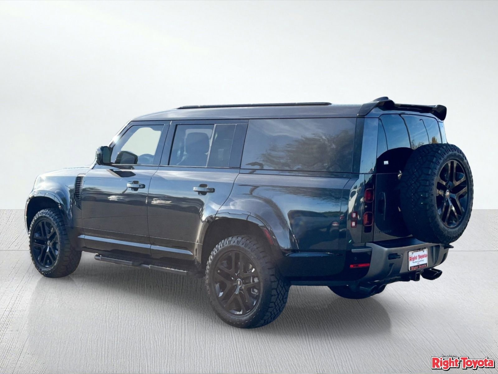 Used 2024 Land Rover Defender 130 Outbound image 4