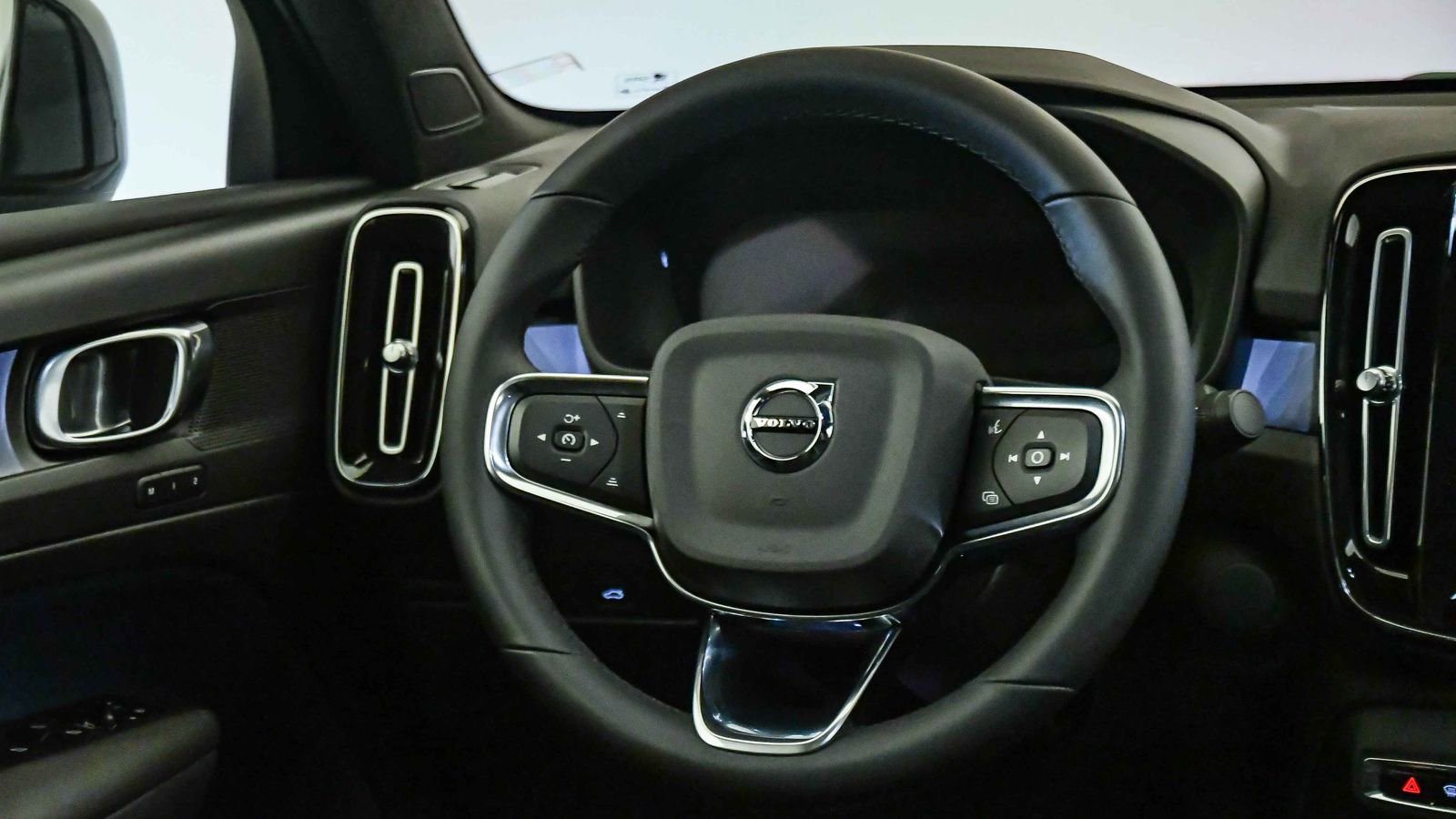 Certified 2023 Volvo C40 P8 Recharge Plus w/ Climate Package AWD/4WD image 13