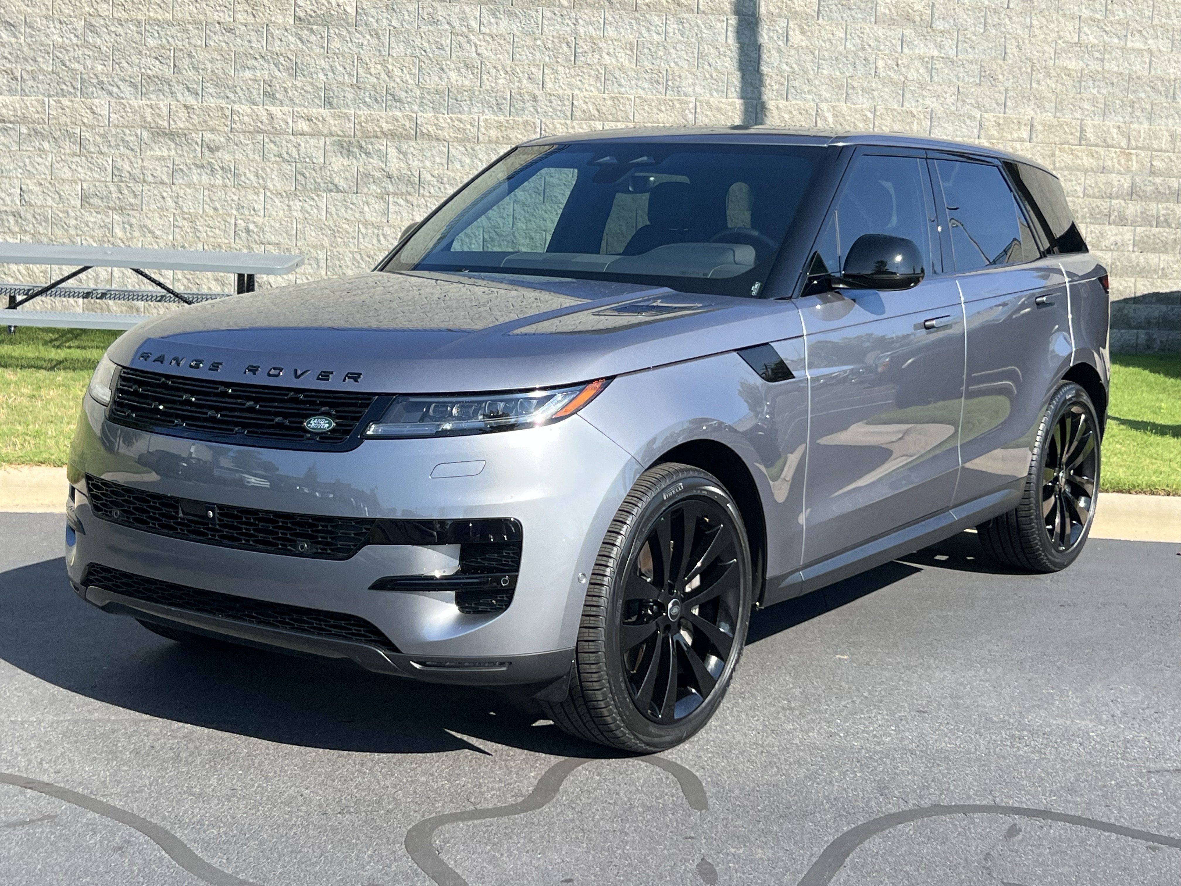 Certified 2025 Land Rover Range Rover Sport SE AWD/4WD image 2