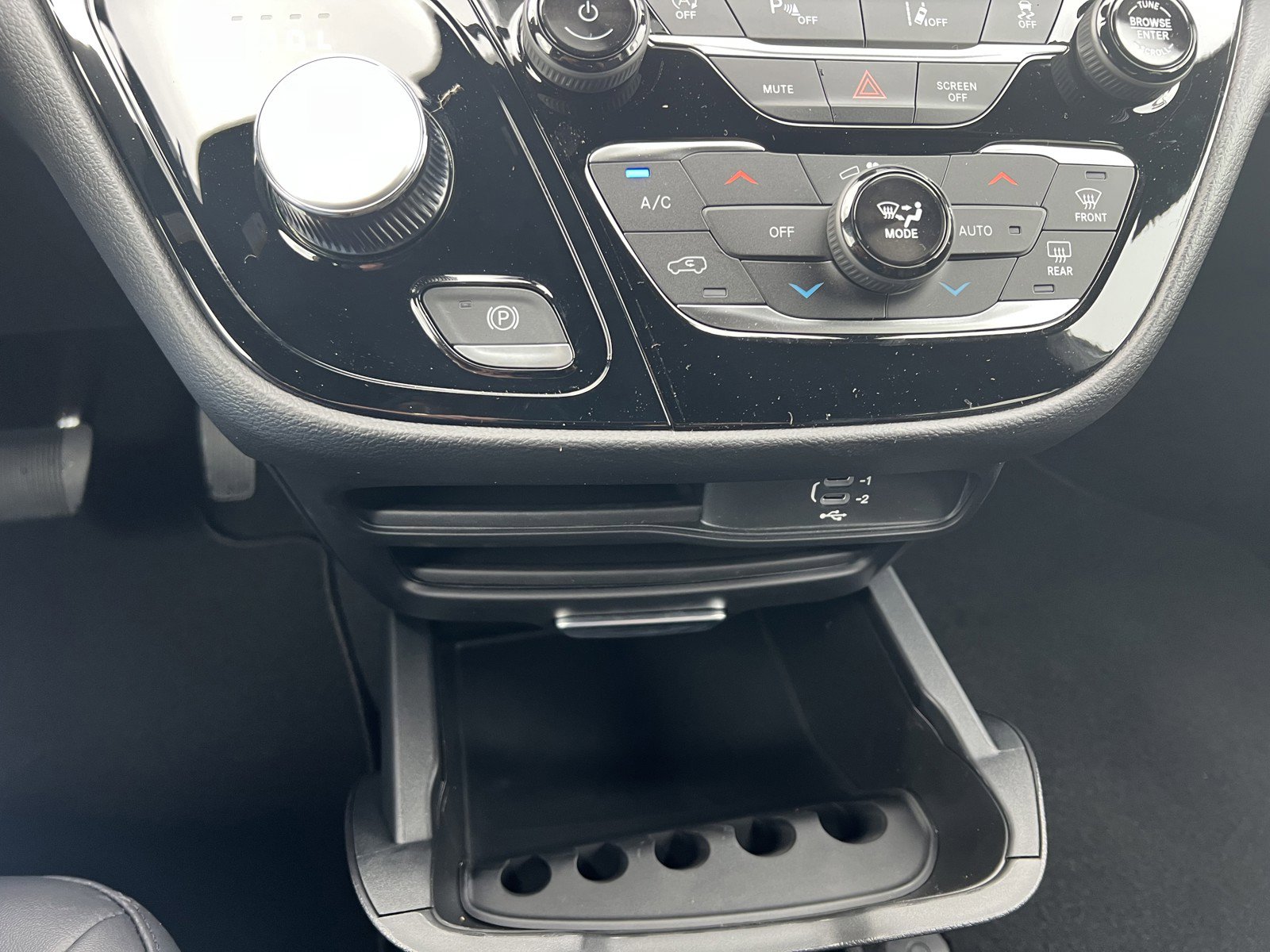 New 2026 Chrysler Voyager LX image 27