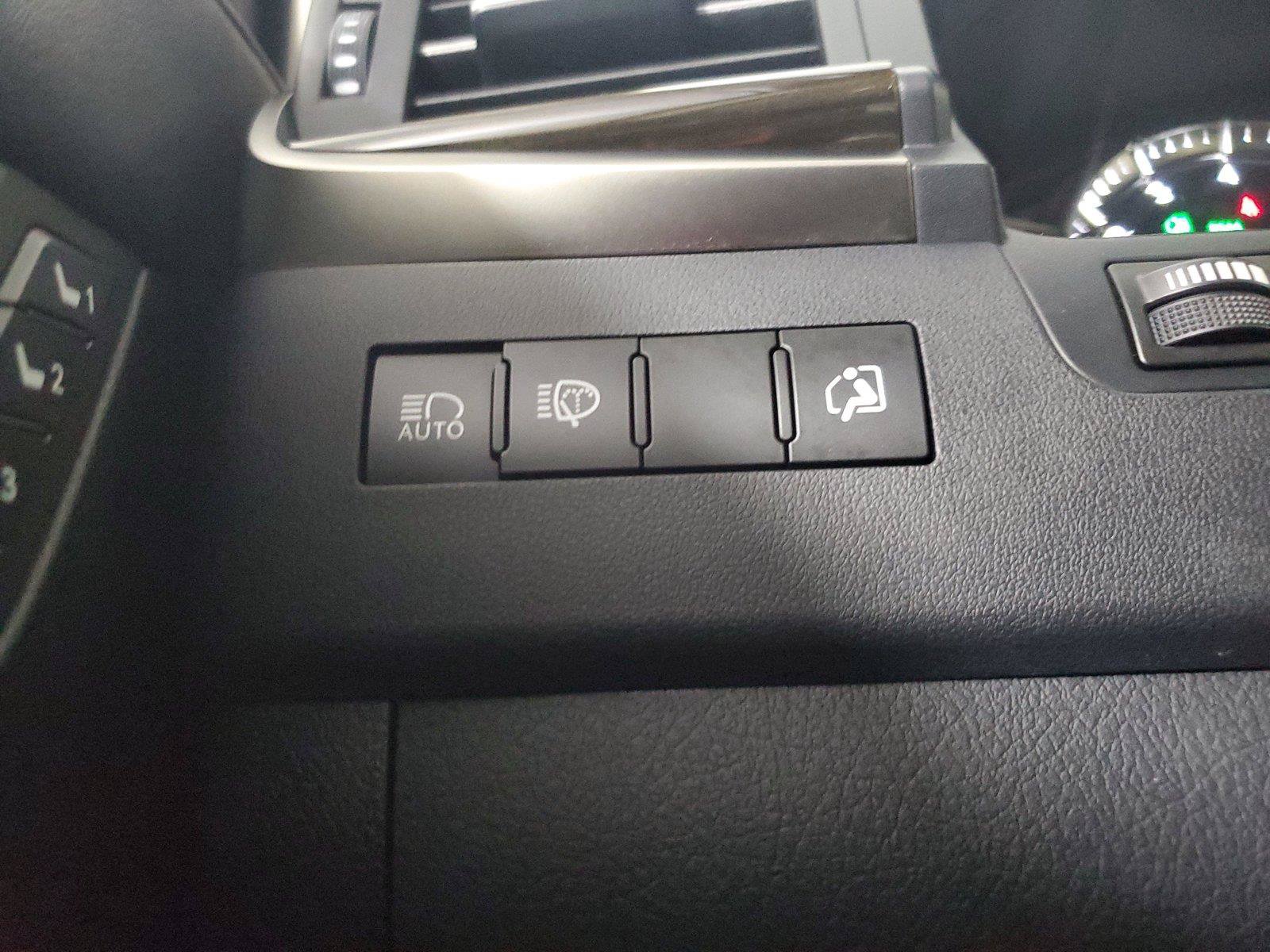 Used 2018 Lexus LX 570 4WD image 35