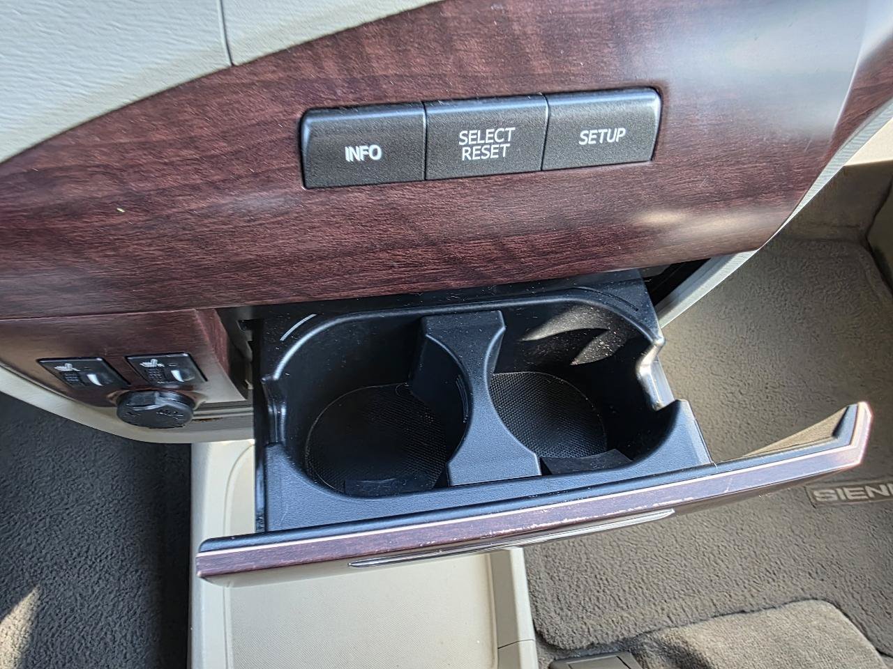 Used 2013 Toyota Sienna XLE FWD image 46