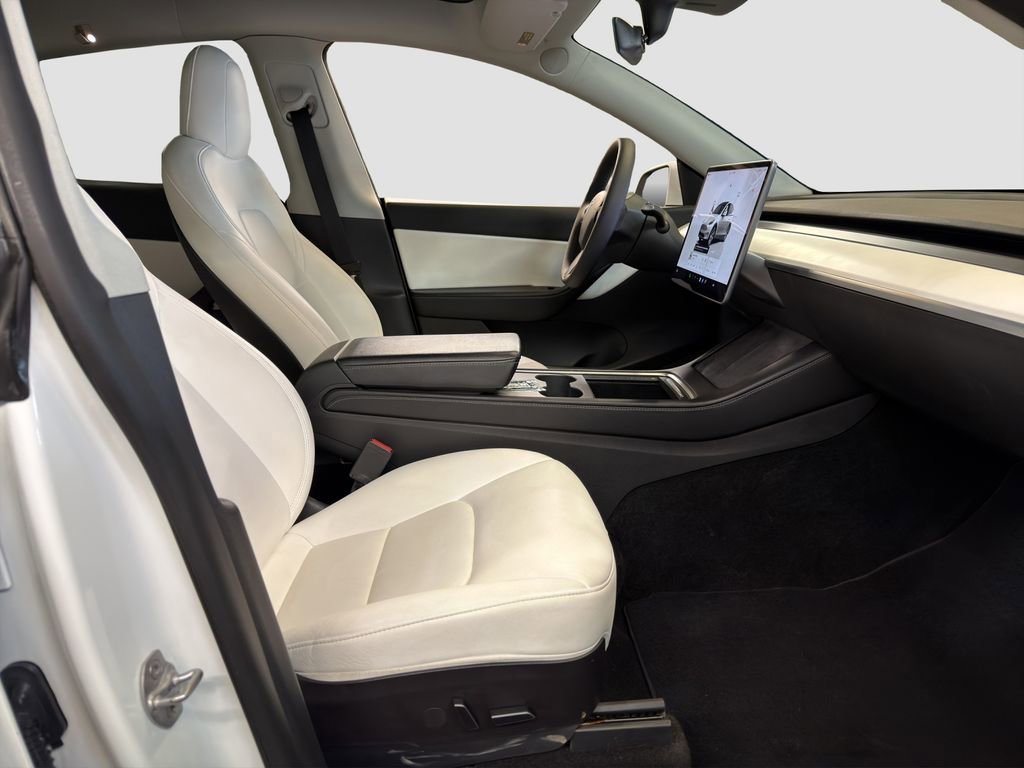 Used 2022 Tesla Model Y Long Range AWD/4WD image 17