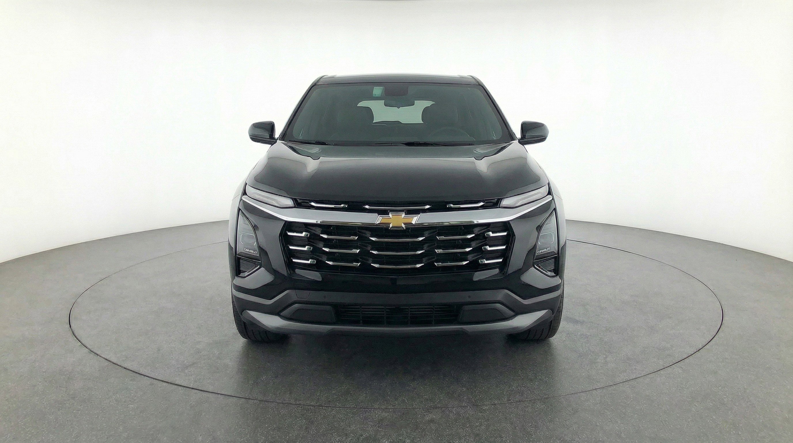 Used 2025 Chevrolet Equinox LT image 2