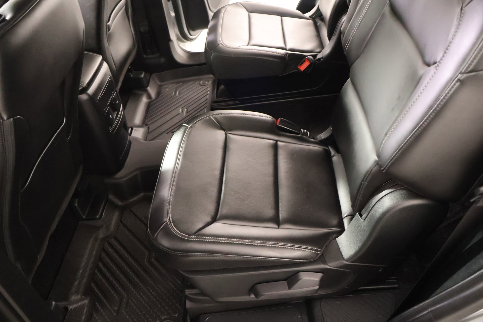 Used 2024 Ford Explorer XLT w/ Equipment Group 202A image 13