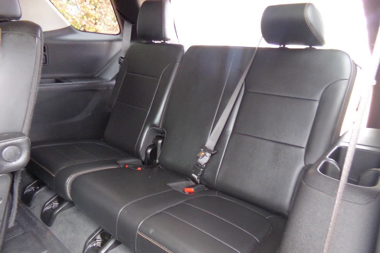 Used 2021 Chevrolet Traverse Premier w/ Redline Edition image 12