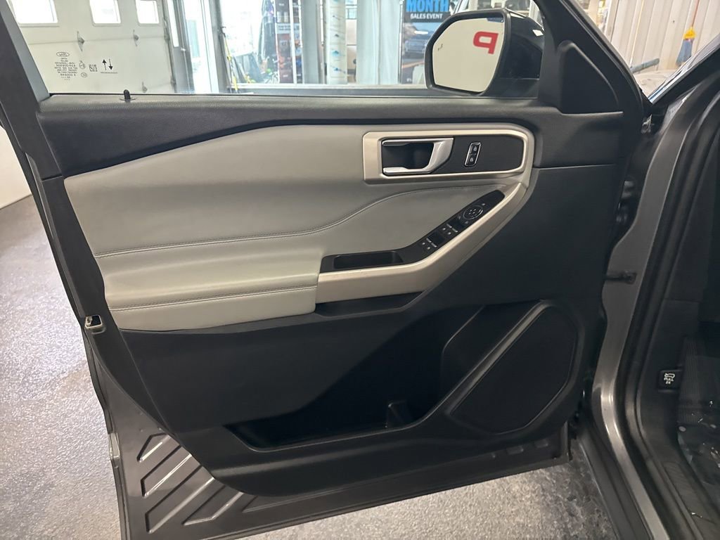 Used 2022 Ford Explorer XLT w/ Equipment Group 202A image 13