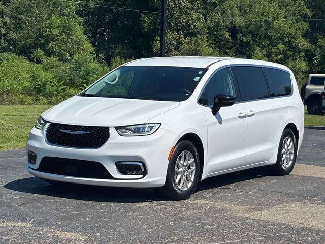 Used 2024 Chrysler Pacifica Touring-L FWD image 28