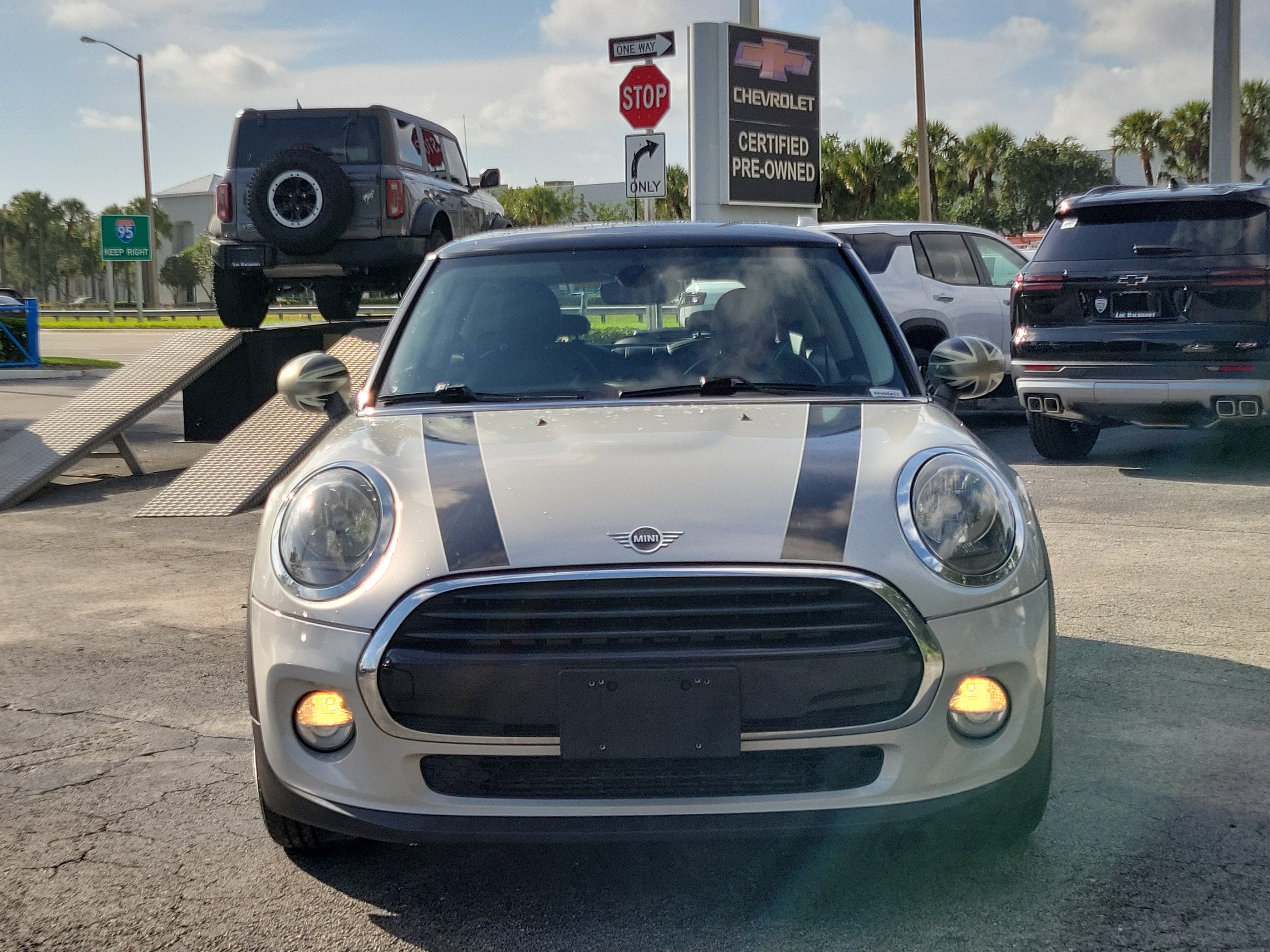 Used 2019 MINI Cooper 2-Door Hardtop FWD image 8