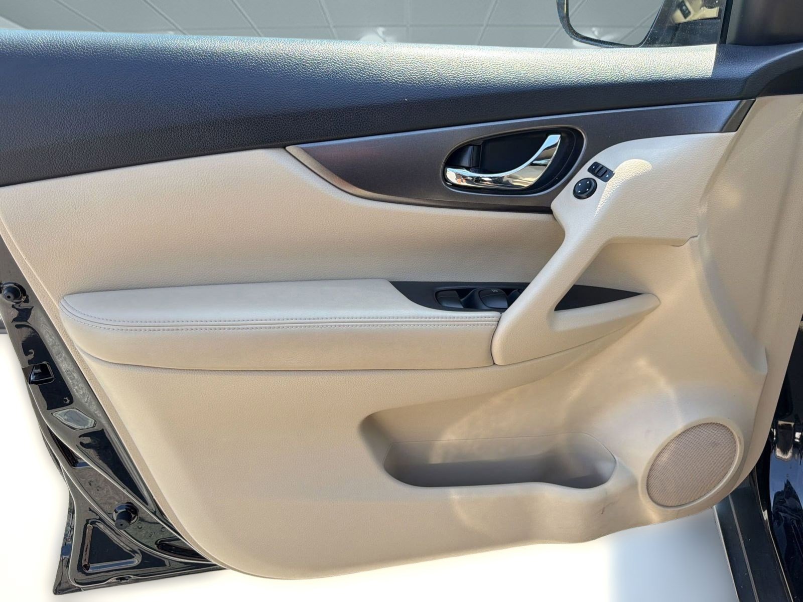 Used 2015 Nissan Rogue SV w/ SV Premium Package image 22