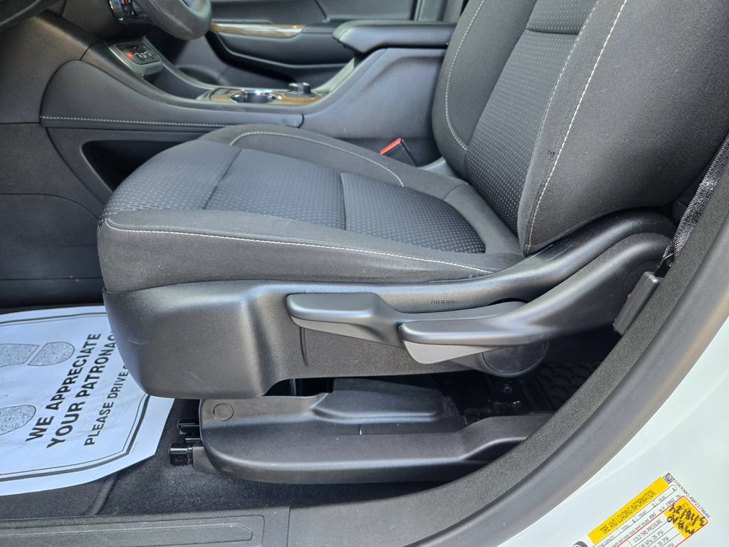 Used 2023 GMC Acadia SLE FWD image 15