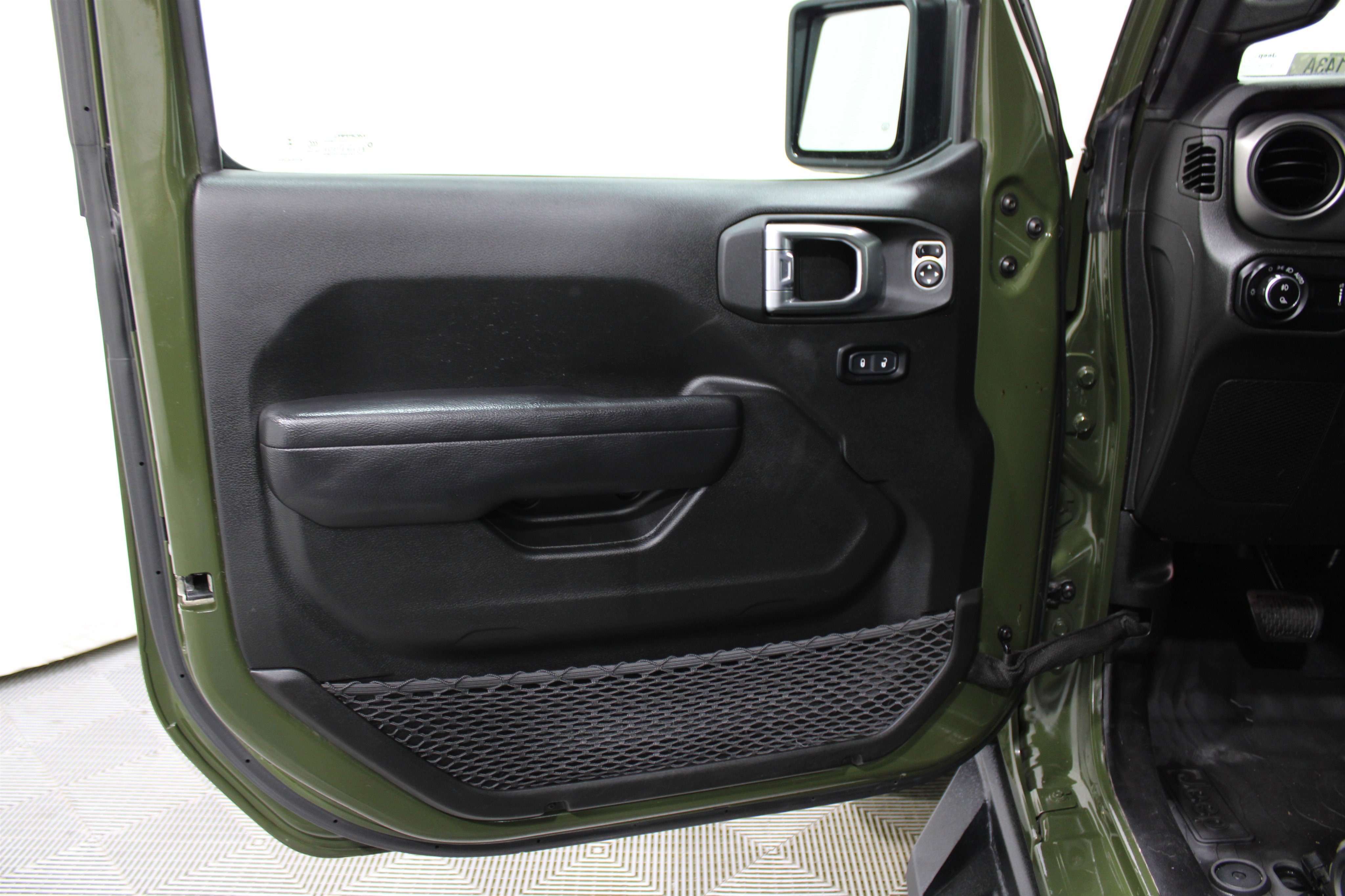 Used 2023 Jeep Gladiator Willys image 5