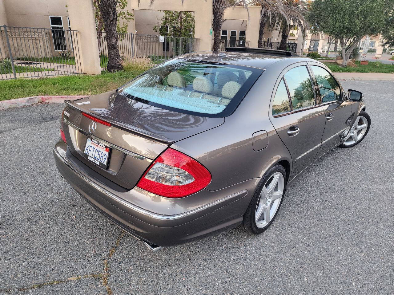 Used 2009 Mercedes-Benz E 350 Sedan image 7