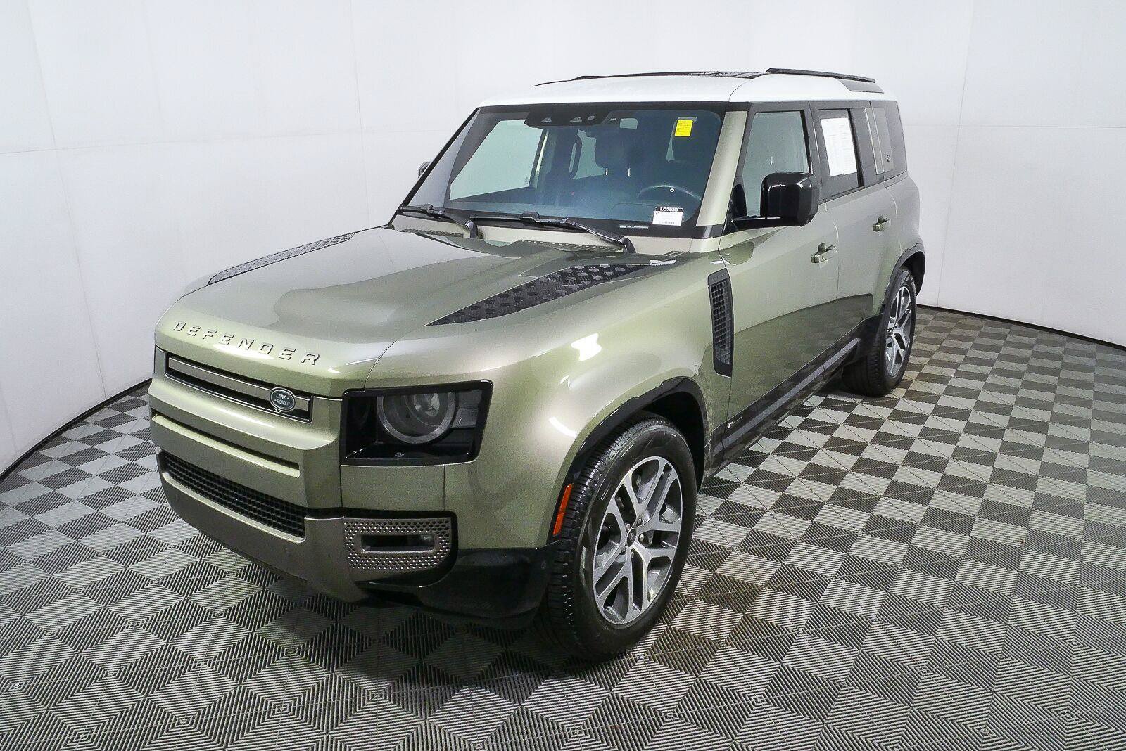 Used 2021 Land Rover Defender 110 X-Dynamic HSE AWD/4WD image 24