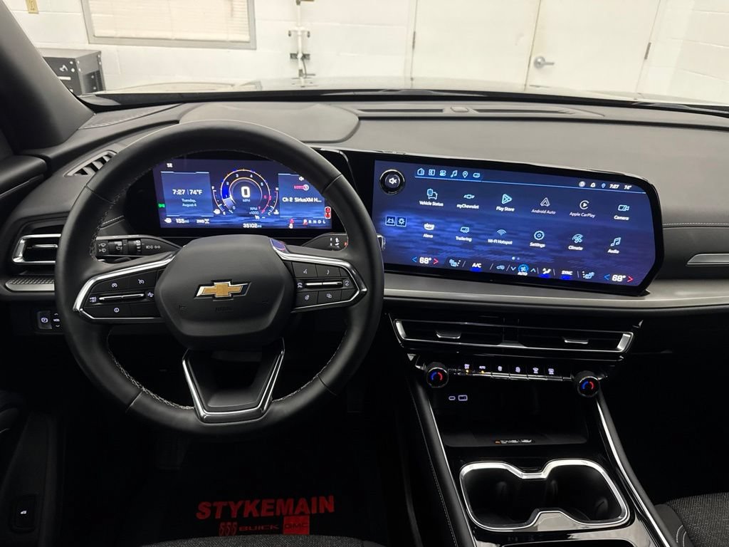 Used 2025 Chevrolet Traverse LT AWD/4WD image 16