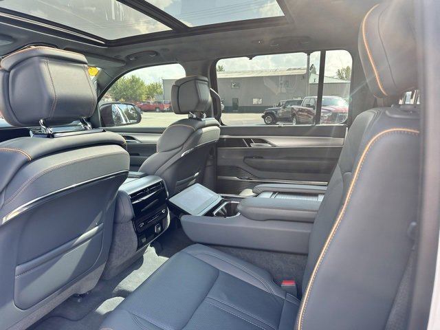 Used 2023 Jeep Grand Wagoneer Series II image 20