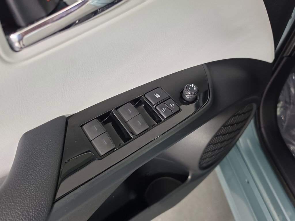 Used 2019 Toyota Prius XLE FWD image 10