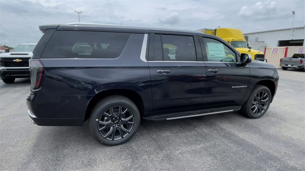 New 2025 Chevrolet Suburban Premier image 2