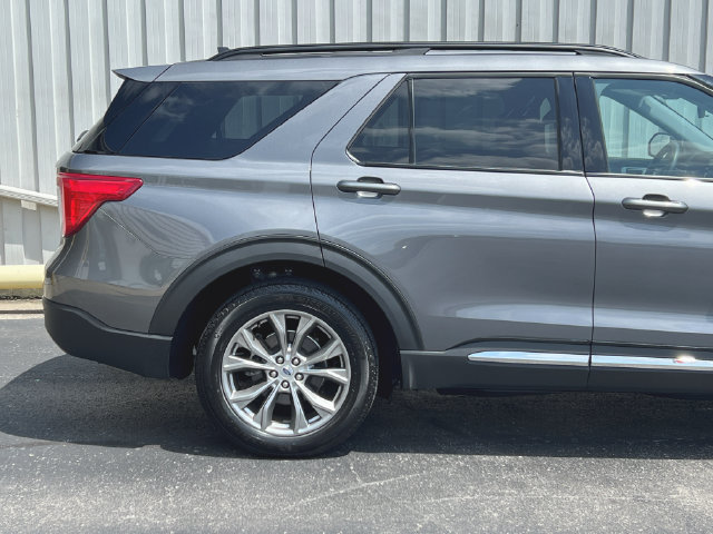 Used 2023 Ford Explorer XLT w/ Equipment Group 202A AWD/4WD image 18