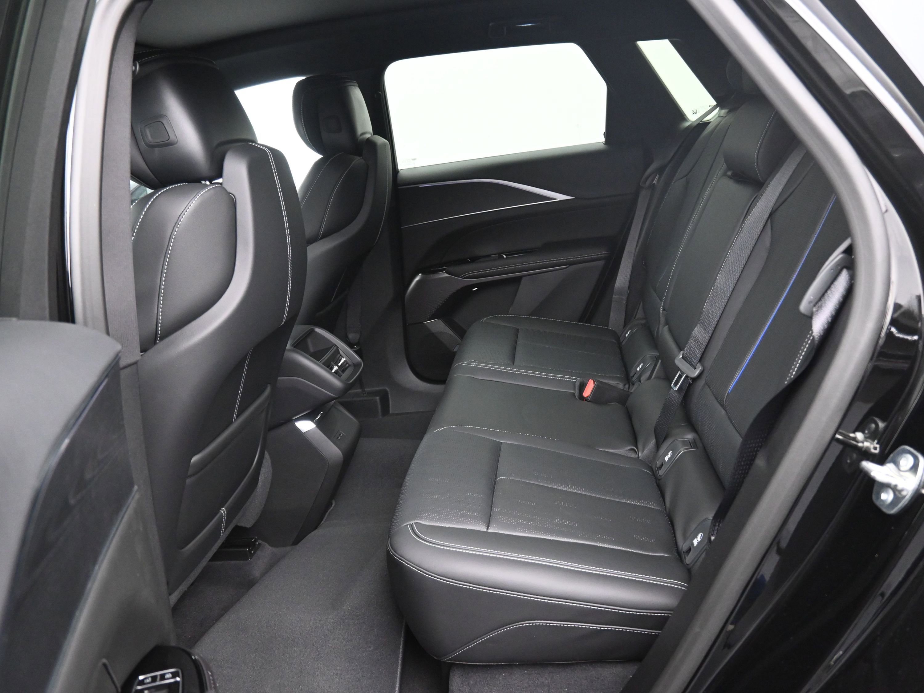 New 2025 Cadillac Lyriq Sport image 9