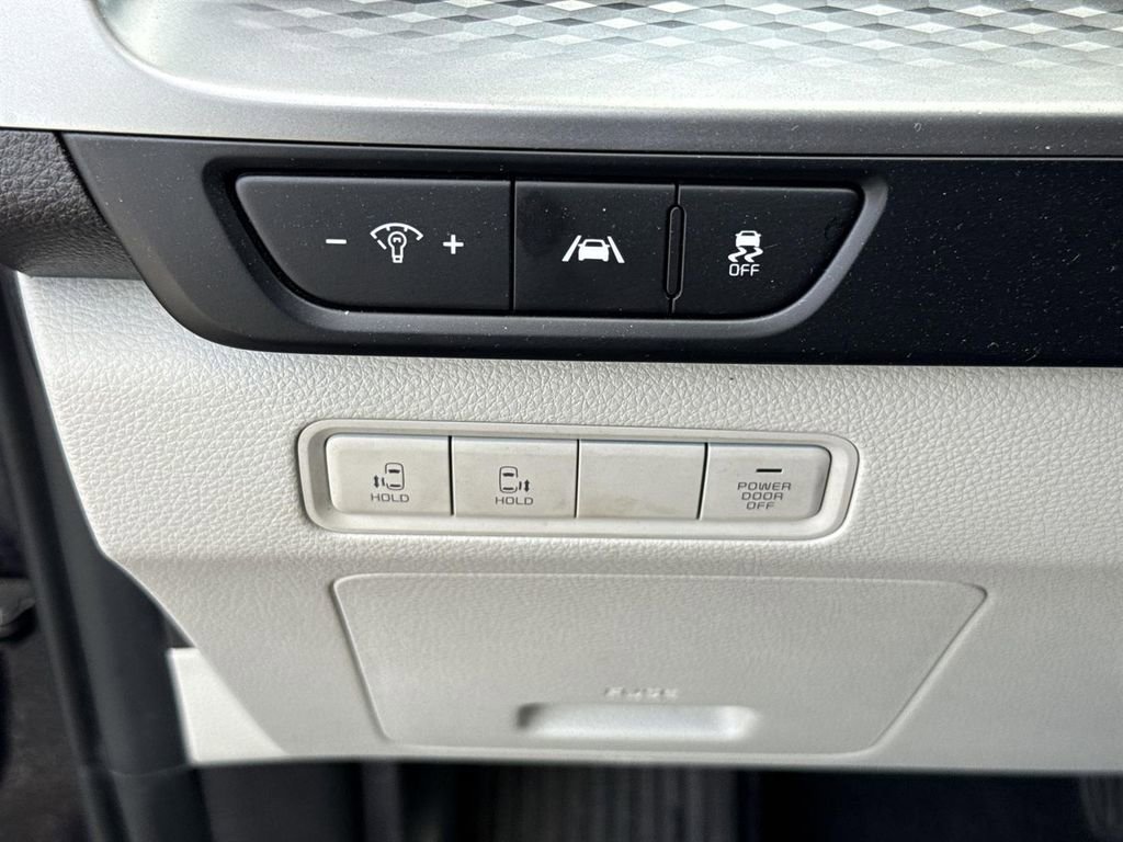 Used 2024 Kia Carnival LX image 16