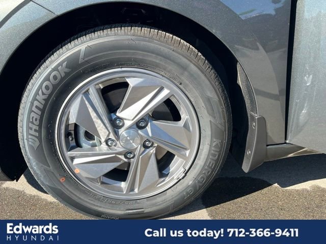 New 2025 Hyundai Elantra SE image 34