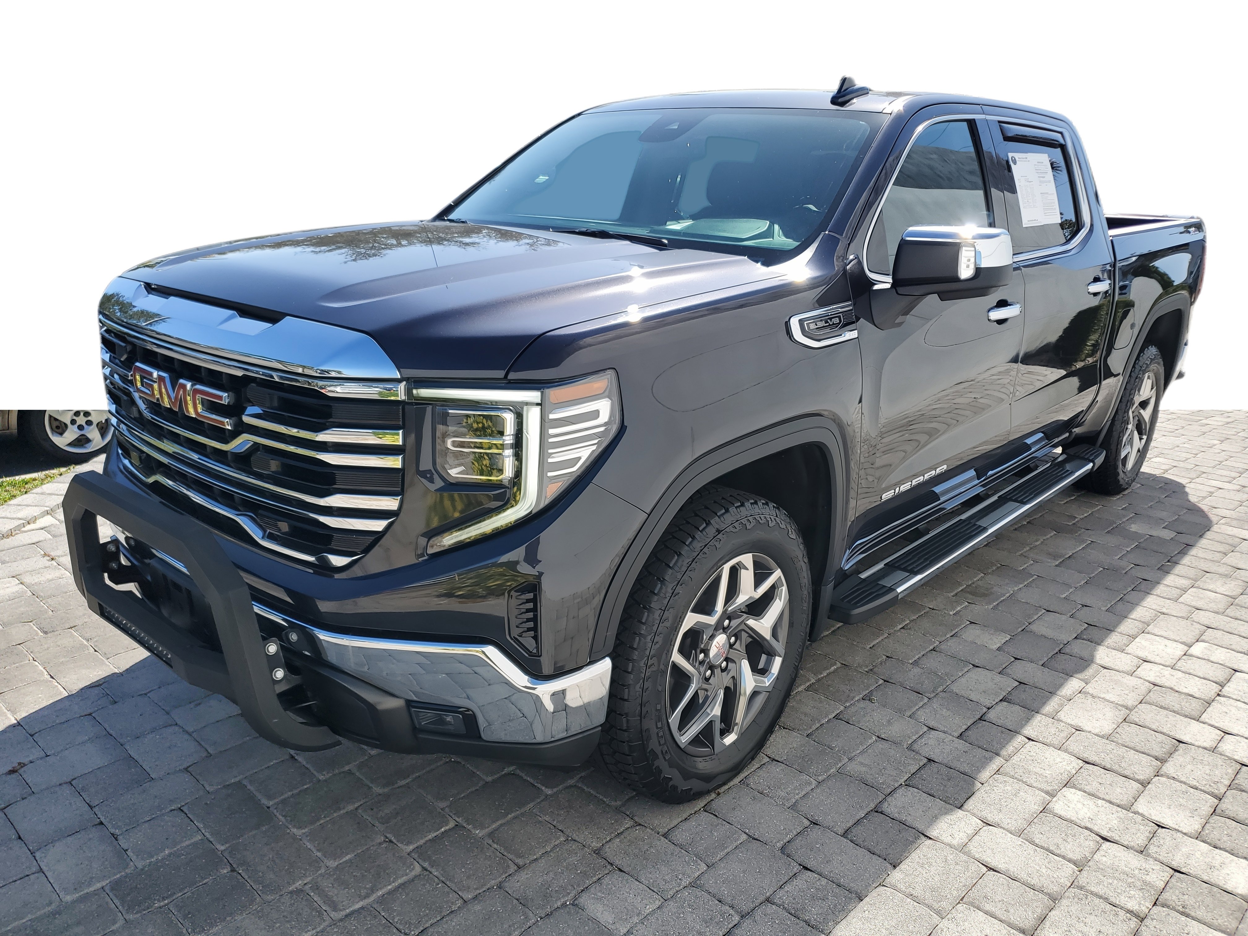 Used 2023 GMC Sierra 1500 SLT w/ SLT Premium Package image 3