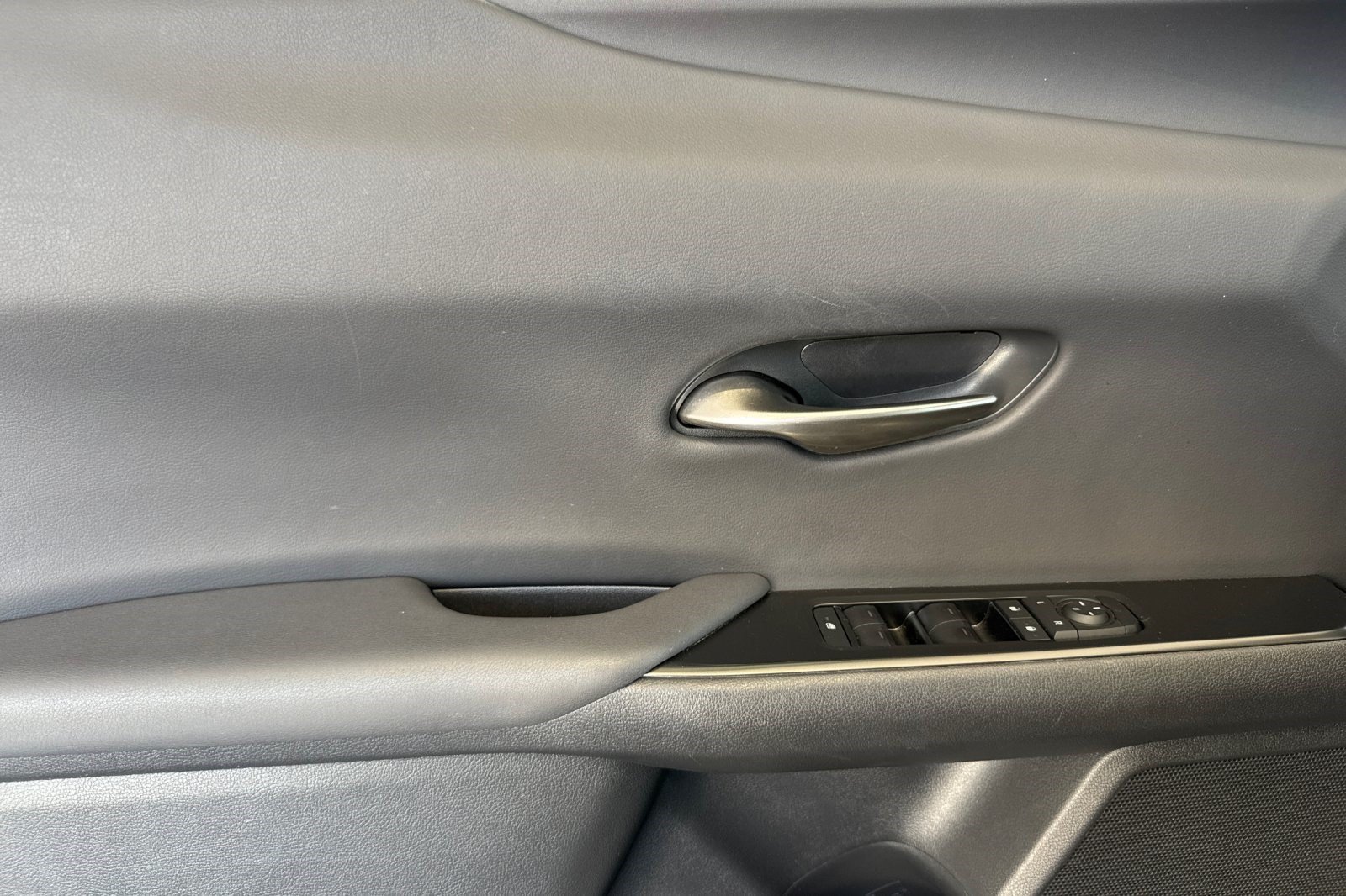 Certified 2025 Lexus UX 300h FWD w/ Accessory Package (Z2) image 12
