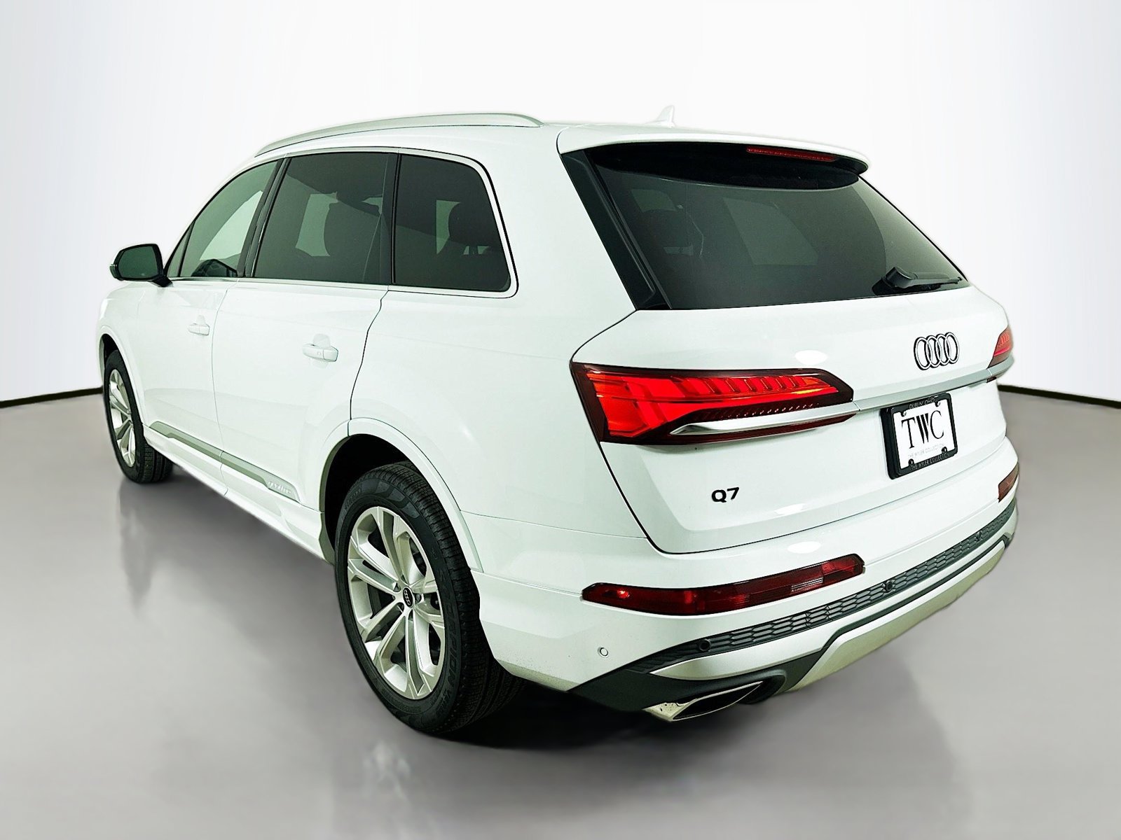 Certified 2025 Audi Q7 2.0T Premium AWD/4WD image 7
