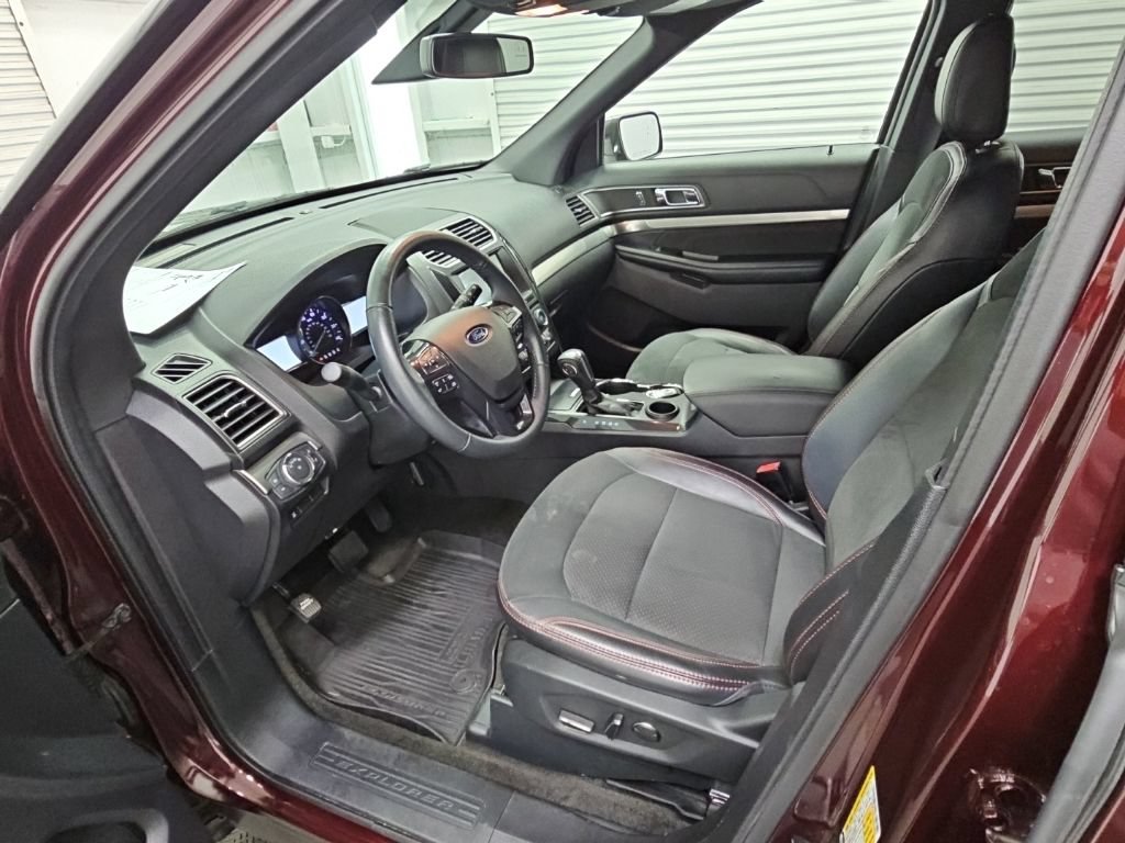 Used 2018 Ford Explorer XLT w/ Equipment Group 202A FWD image 12