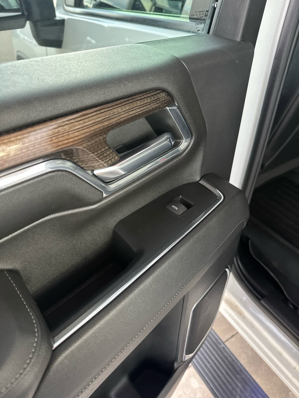 Used 2024 Chevrolet Silverado 2500 LT w/ Convenience Package image 29