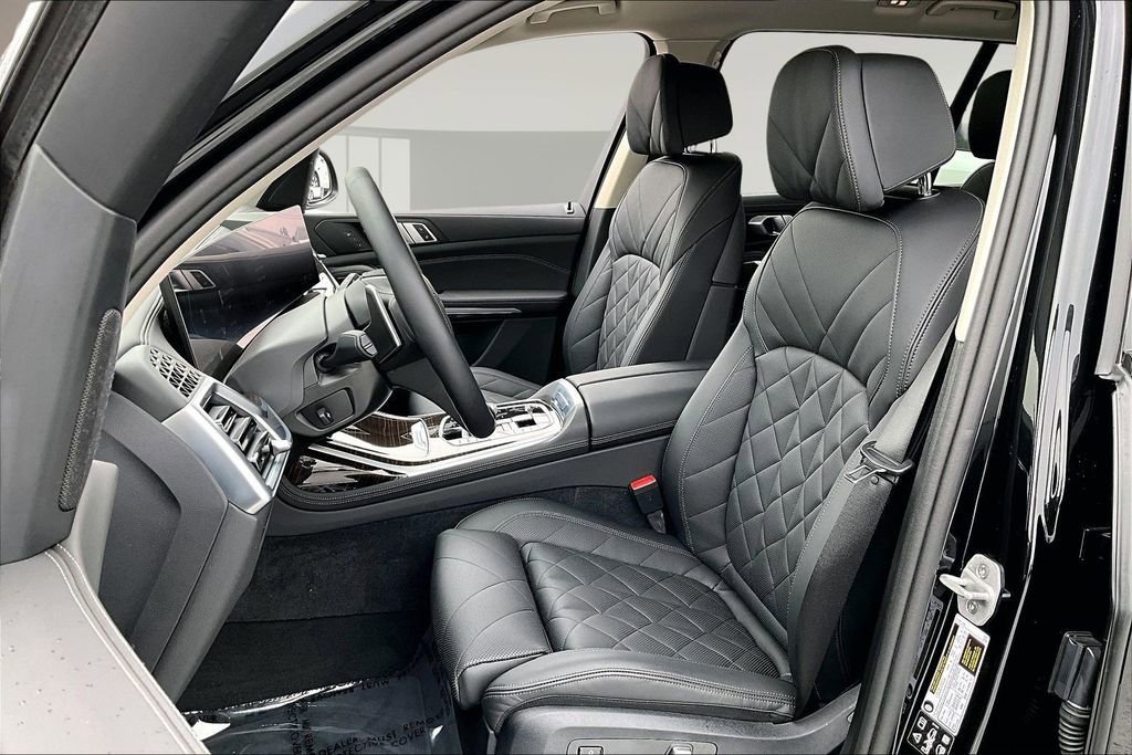 Used 2024 BMW X7 xDrive40i w/ Parking Assistance Package image 19