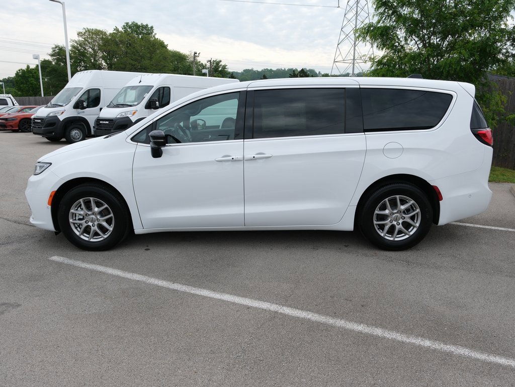 New 2025 Chrysler Pacifica Select image 12