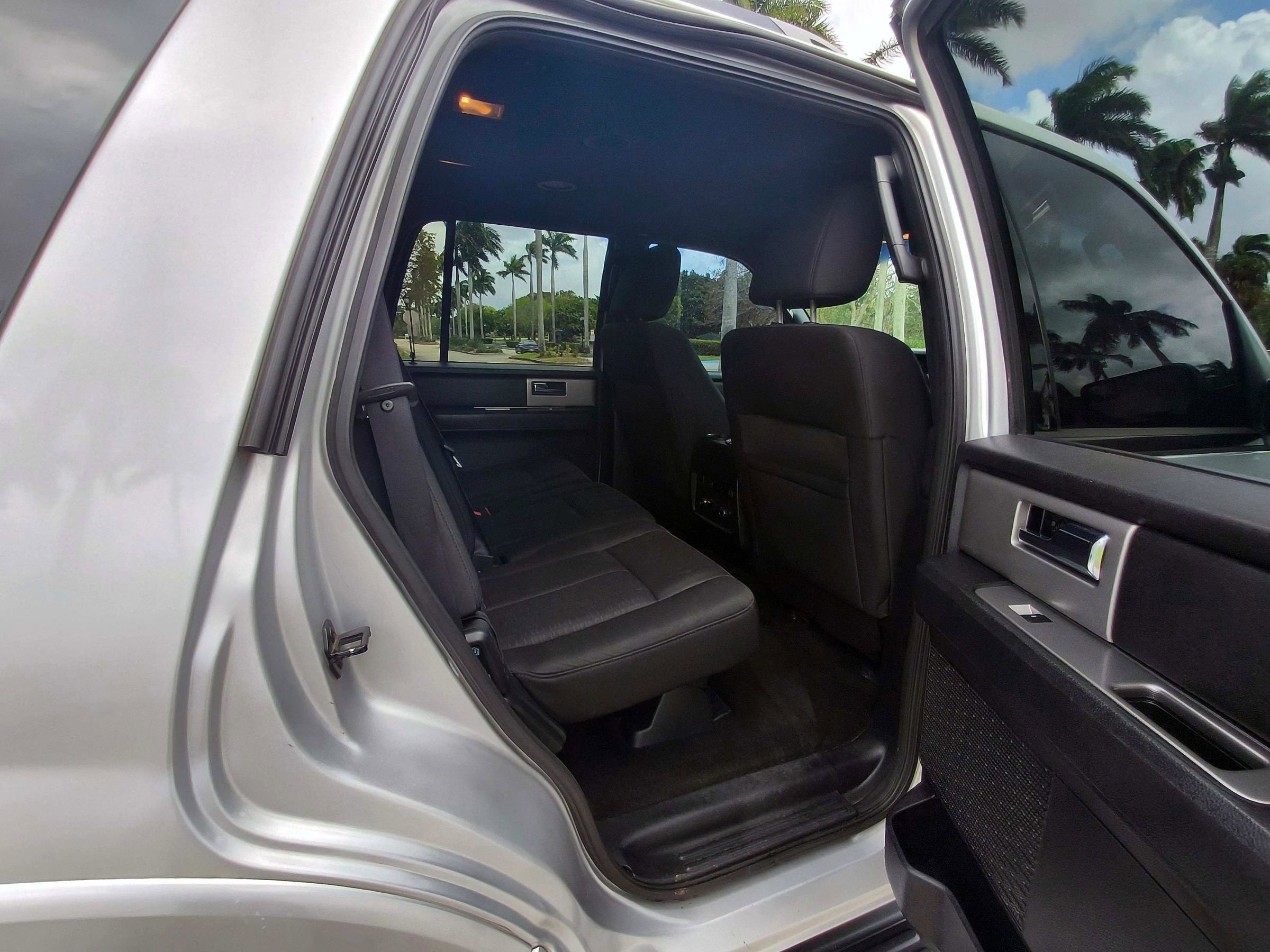 Used 2017 Ford Expedition XLT AWD/4WD image 32