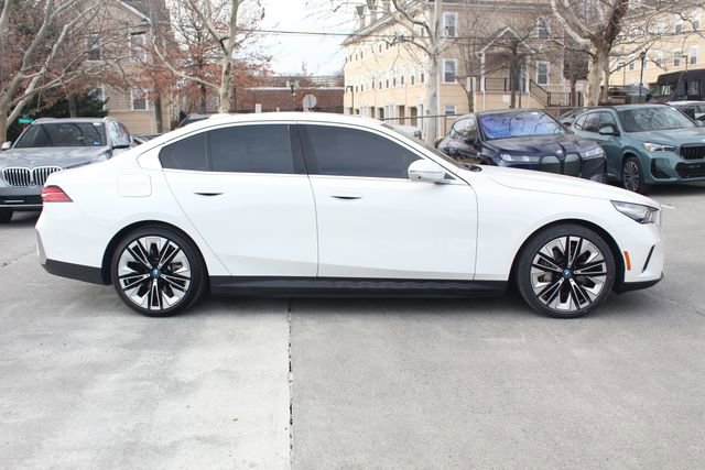 Used 2025 BMW i5 xDrive40 w/ Premium Package image 10
