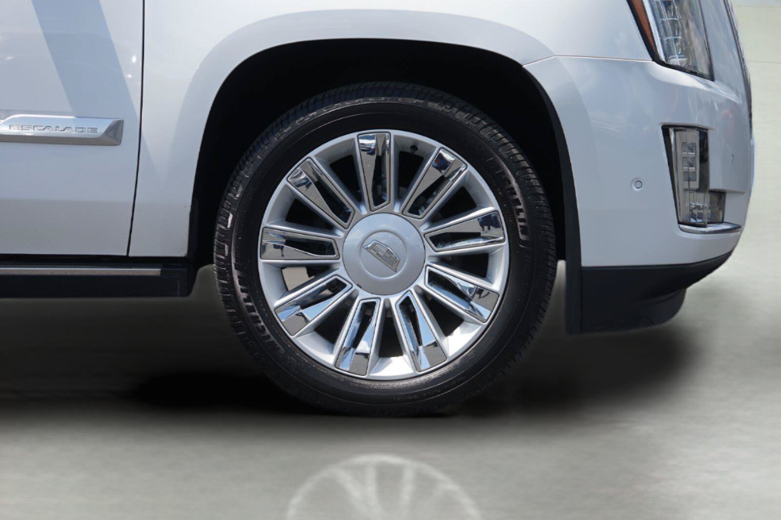 Used 2020 Cadillac Escalade ESV Platinum AWD/4WD image 4