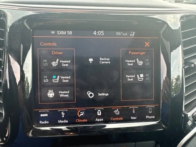 Used 2019 Jeep Cherokee Overland w/ Technology Group AWD/4WD image 17