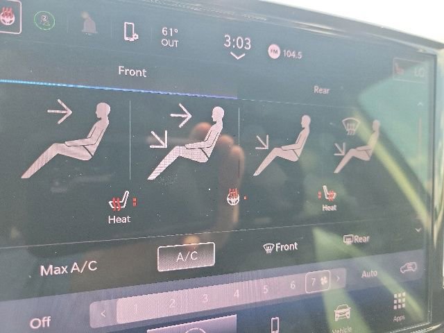 Used 2023 Chrysler Pacifica Touring-L FWD image 9